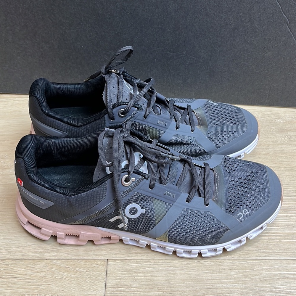 On Cloudflow Running Shoe Size 6 1/2 Us - image 2